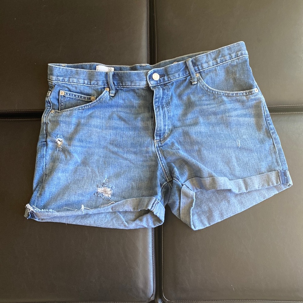 Gap sexy boyfriend shorts size 32r